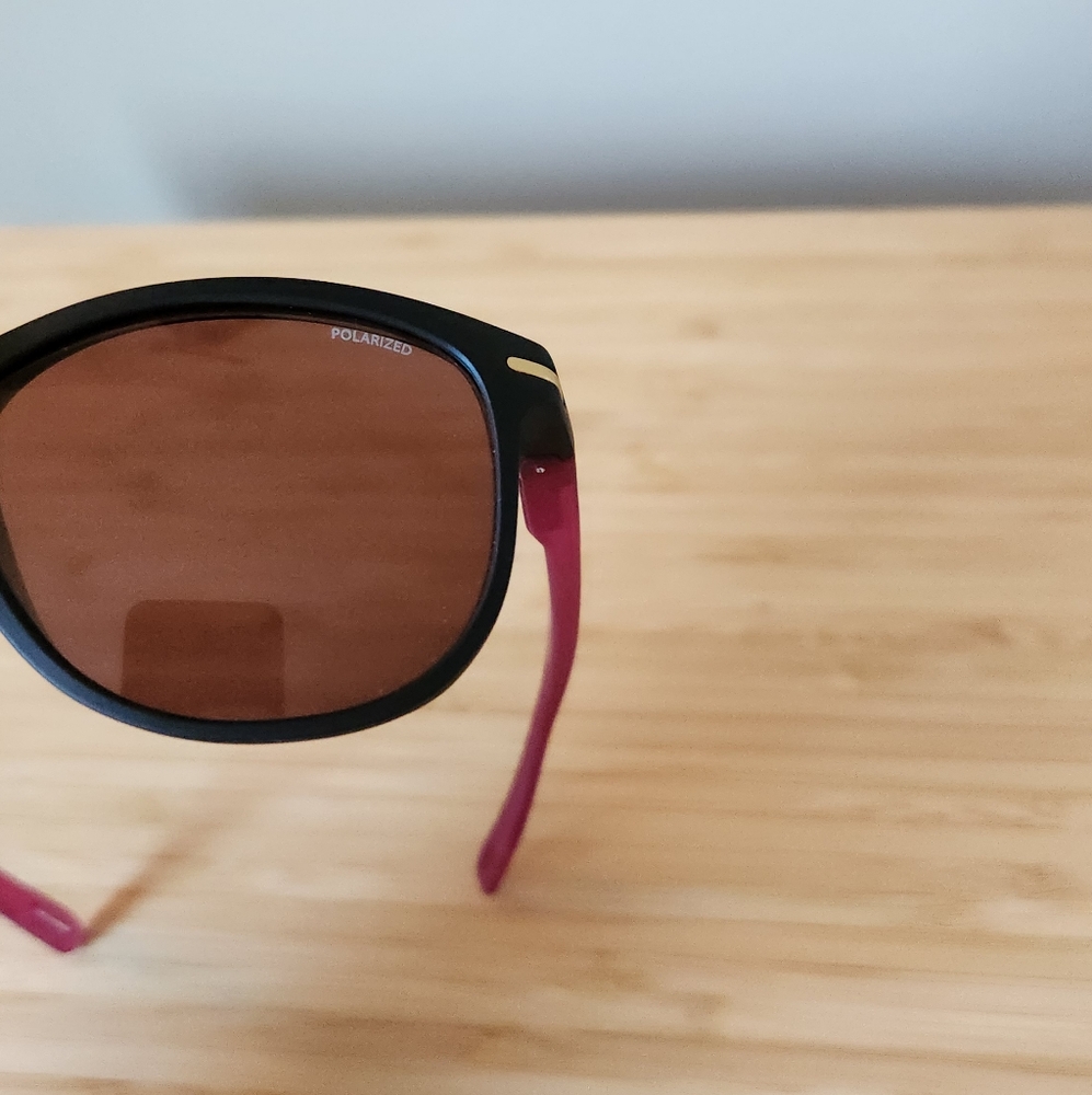 Black and Red Sunglasses - Picture 4 of 6